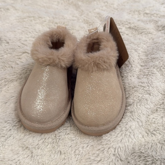 Toddler girl Bear paw ankle boots, Bear Paw, Size 5, color is light tan, NWT - Picture 2 of 8